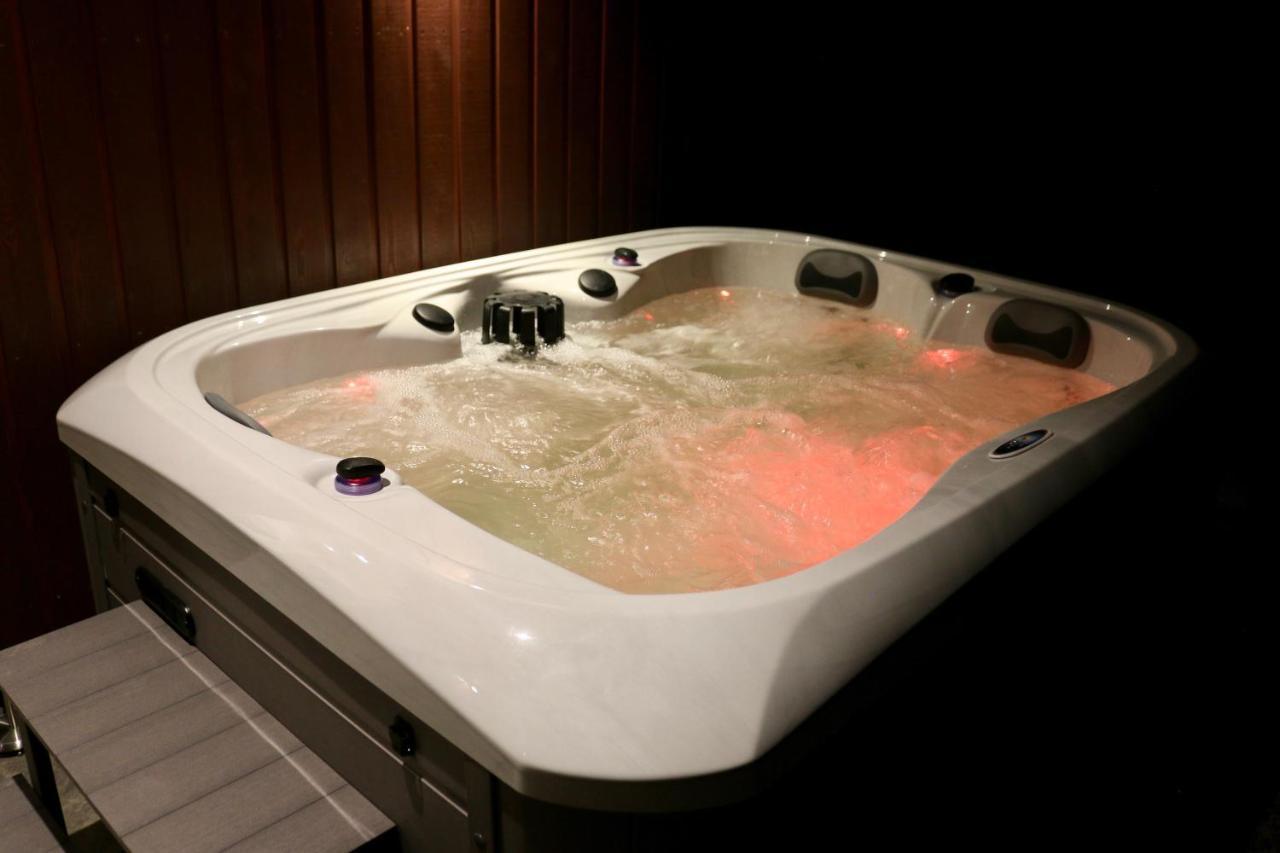 Frances' Sketch Pad With Hot Tub Apartment ฟอร์ตวิลเลียม ภายนอก รูปภาพ